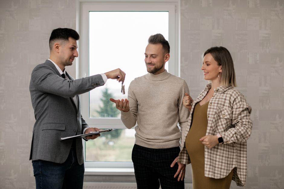 Dubai Rental Payments in 2026: Cheques, Bank Compliance, and a Move‑In Plan